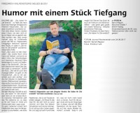 Vorschaubild: Artikel aus dem Freisinger Forum über den Roman Sie haben ihr Ziel erreicht von Friedrich Kalpenstein. Auf dem Bild sitzt er auf einer Wiese auf einem Stuhl und hat die Füße auf einem Hocker abgelegt. Er liest aus seinem Roman.