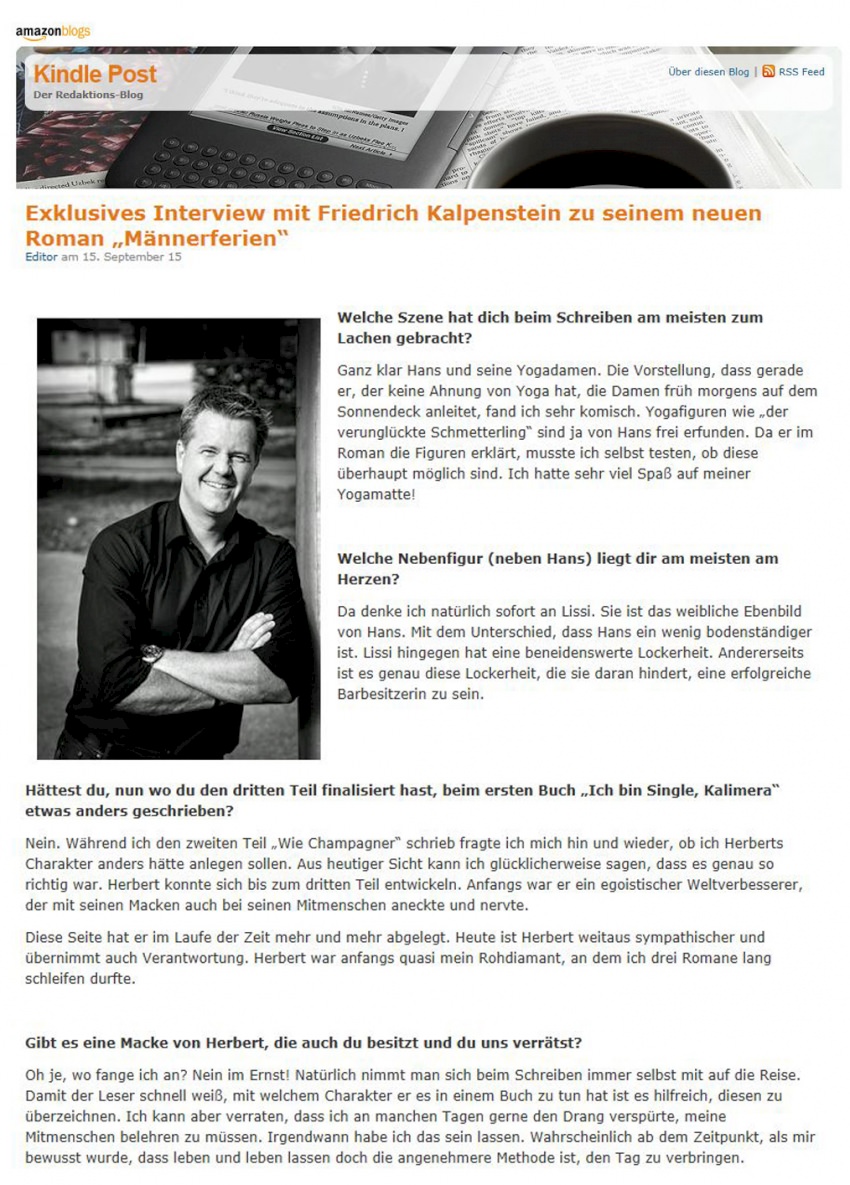 Interview aus der Kindle Post mit Friedrich Kalpenstein. Auf dem Bild lehnt Friedrich Kalpenstein mit verschränkten Armen an einer Wand.