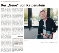 Vorschaubild: Zu sehen ist ein Zeitungsartikel aus dem FORUM Freising vom 06.10.21. Friedrich Kalpenstein im Interview über seinen neuen Provinzkrimi "Prost, auf die Jugend". Auf dem Bild neben dem Text ist der Autor mit seinem Buch zu sehen. Aufgenommen in der Redaktion.
